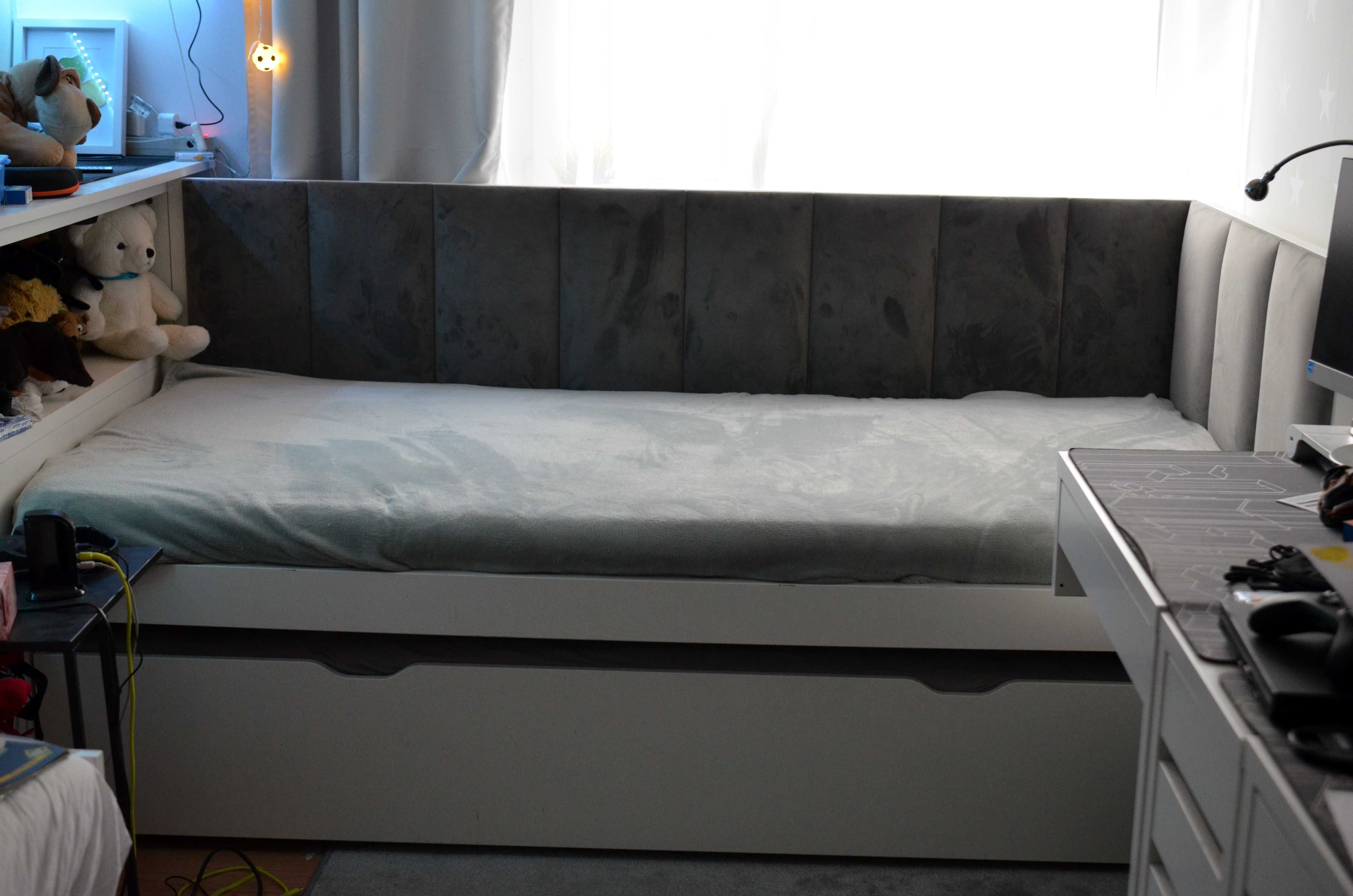 Łóżko IKEA FLAXA 90x200 z wysuwanym dodatkowym łóżkiem i zagłówkiem.