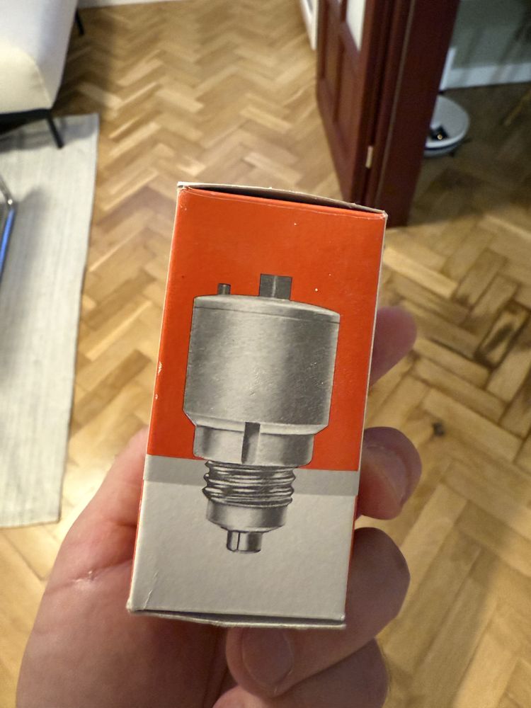 BEZPIECZNIK automatyczny korek wkrecany L 25A E27