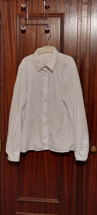 Camisa branca traje académico