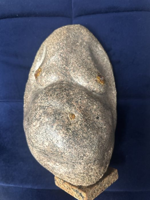 Rzezba kamien plus bursztyn