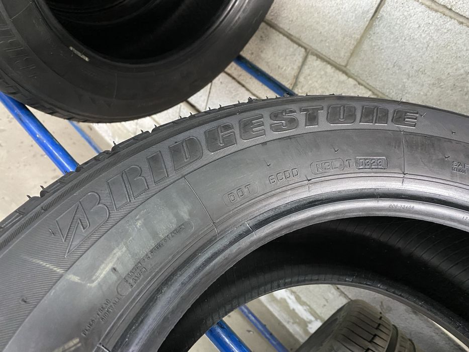 Зимові шини 235/60 R17 (102H) BRIDGESTONE