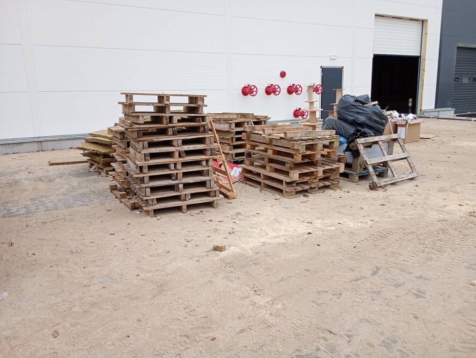 Palety drewniane do oddania