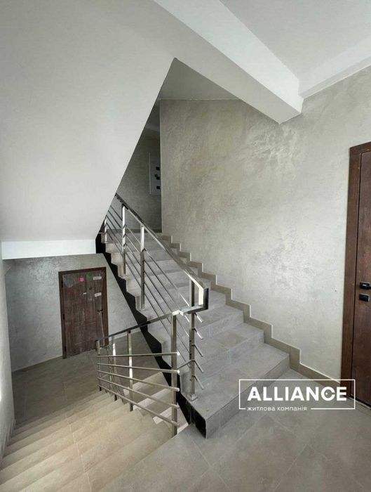 3 окремі кімнати+кухня студія в ЖК по вул. Незалежності.