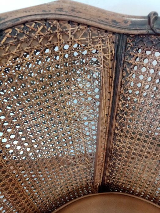 Mobiliario em palhinha.