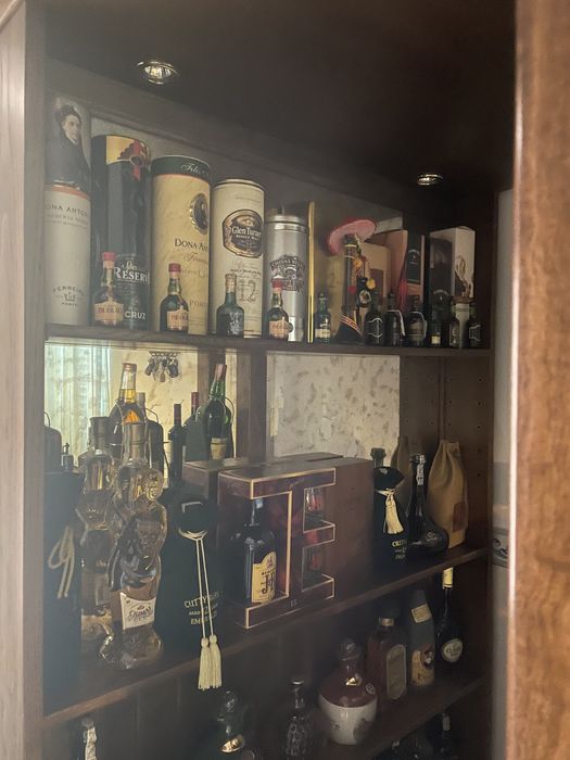 Bar em madeira maciça