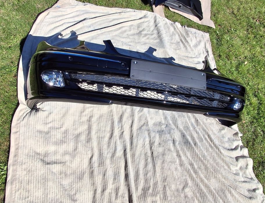 Mercedes W211 zderzak przedni lak 185