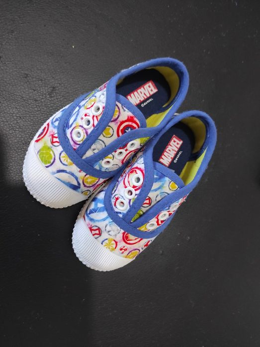 Sapatilhas Marvel tamanho 24