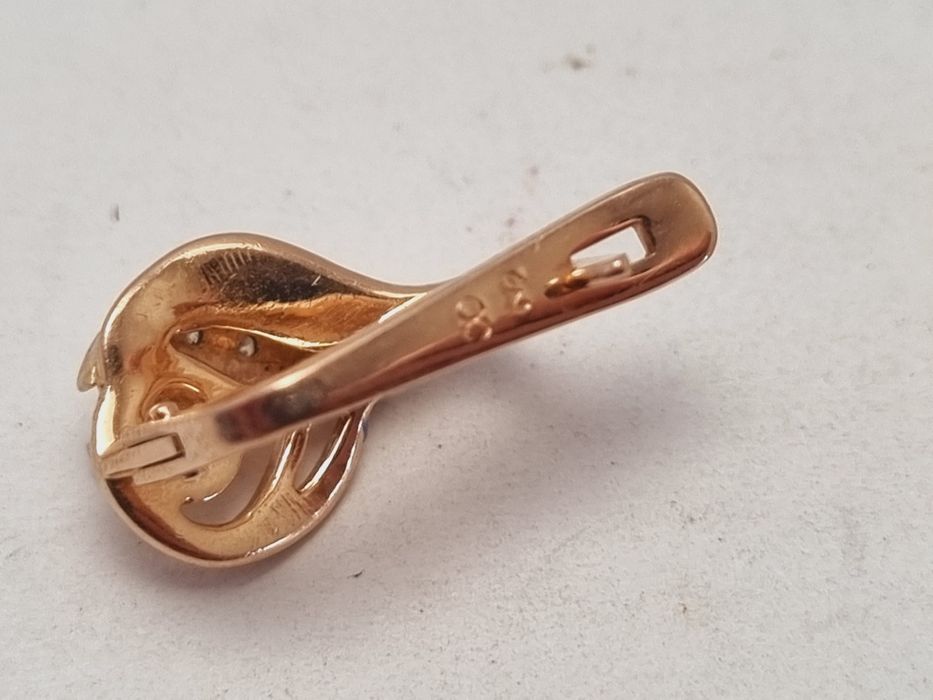 Золотые серьги с бриллиантами