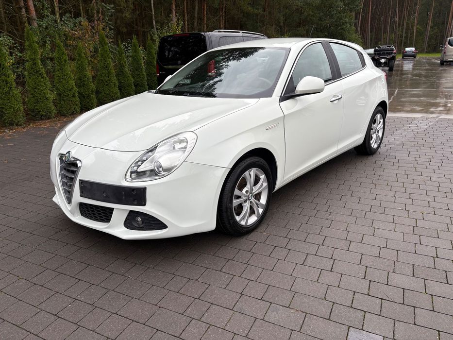 Alfa Romeo Giulietta Bardzo ładna bez korozji import Belgia
