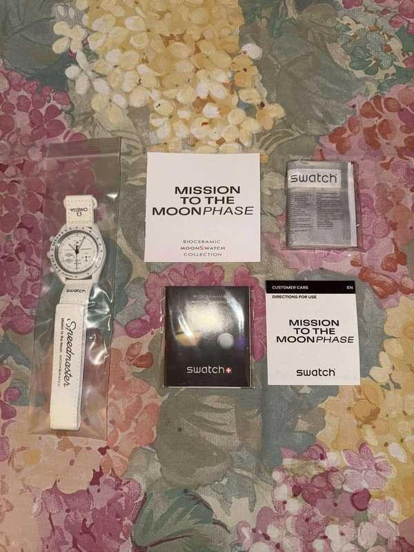 Snoopy Moonphase SO33W700 Omega x Swatch