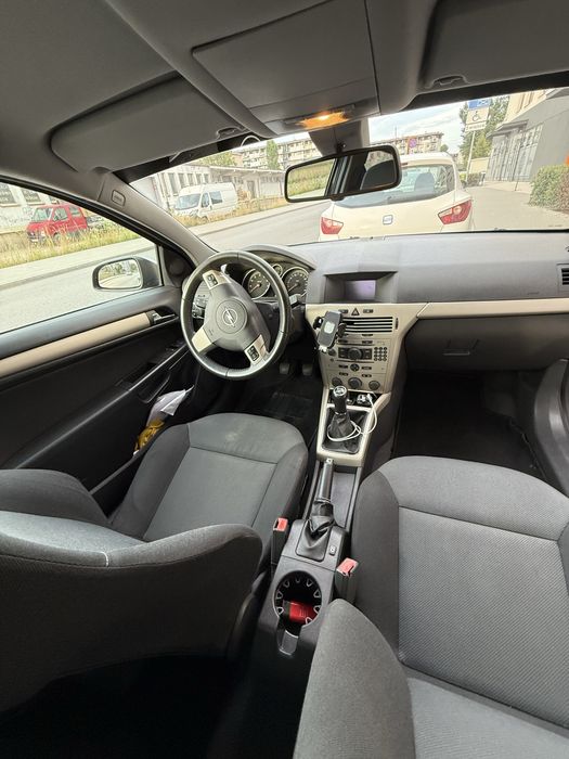 Opel astra GTC H 1.6 benzyna