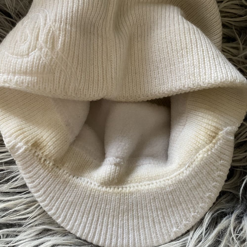 Nowa biała czapka zimowa z daszkiem Prosto