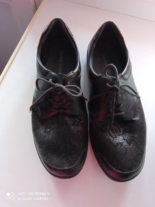 Жіночі туфлі на шнурках