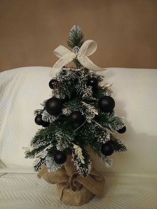 Choinka na pniu 70 cm z DEKORACJĄ i ozdobami - ubrana [producent]