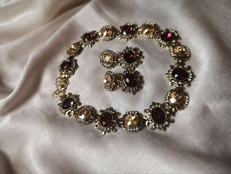 Шикарний комплект прикрас із камінням у вінтажному стилі