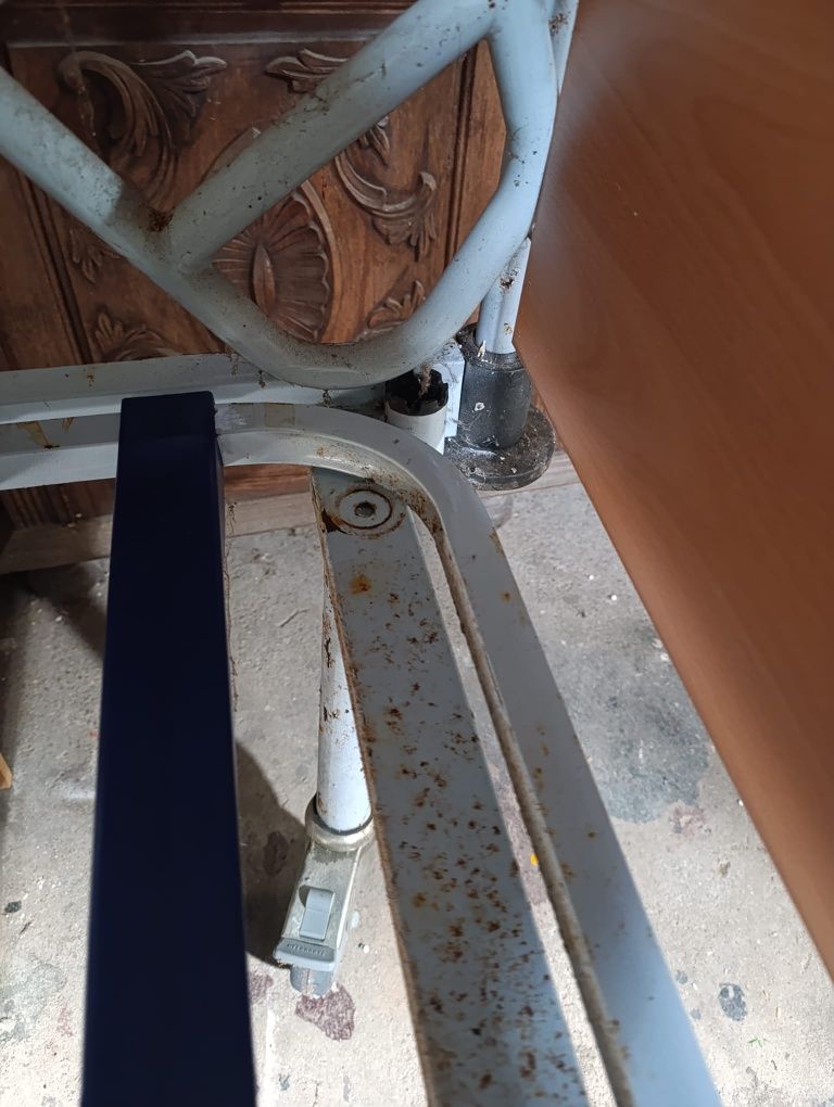 Estrado de cama hospitalar