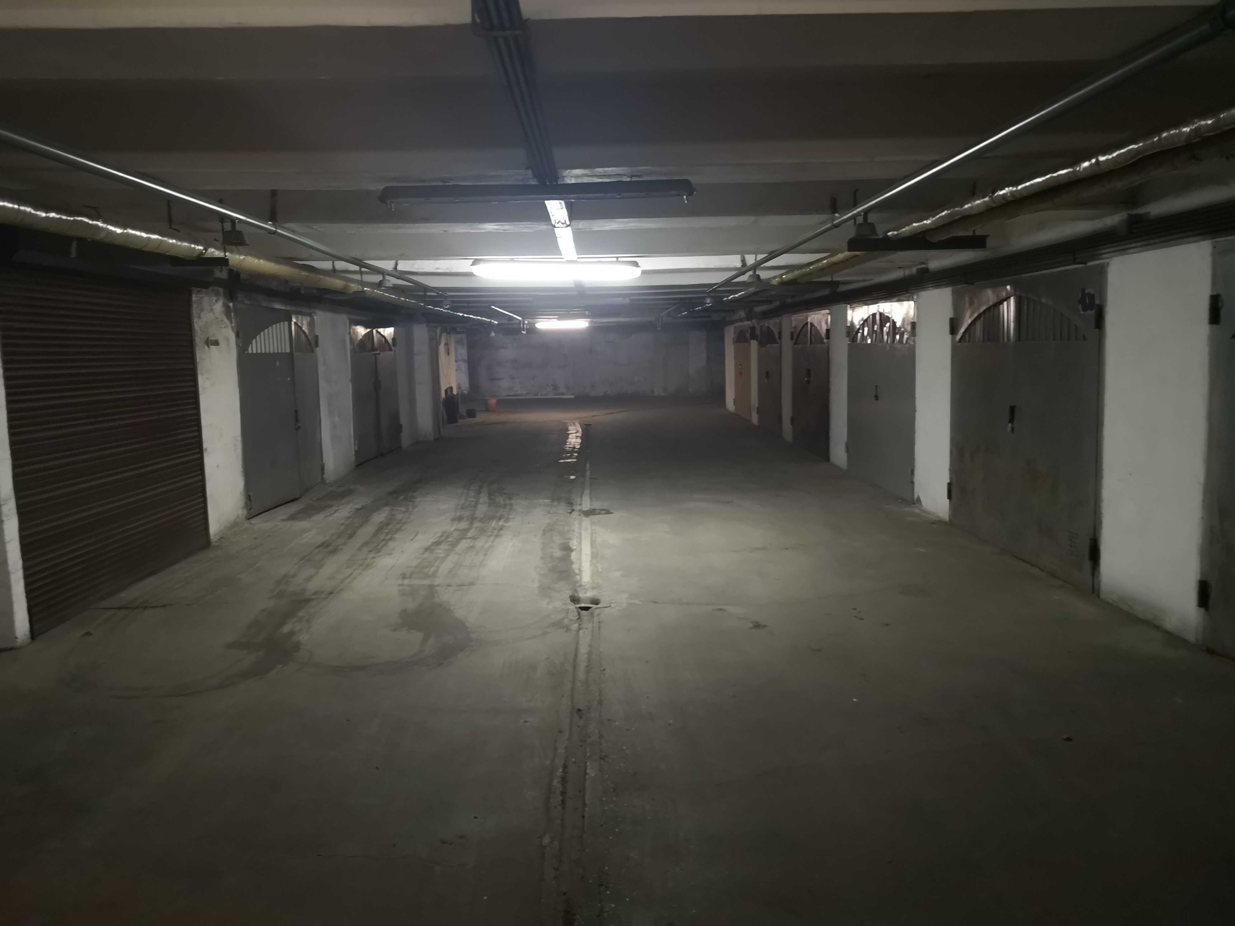 Продам окремий гараж в підземному паркінгу на Оболоні.