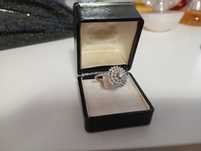 Anel de ouro branco com diamantes