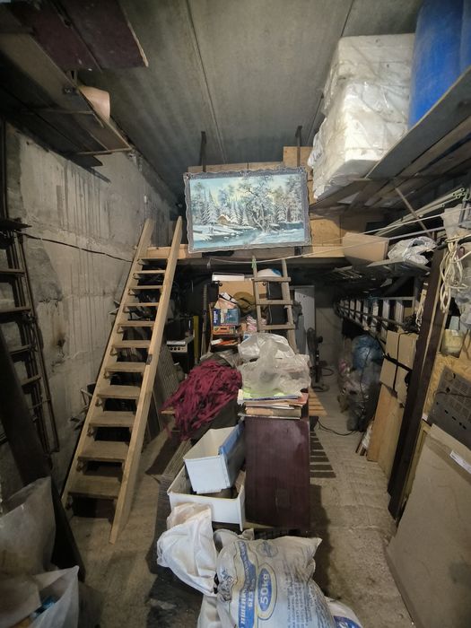 Продам шикарний , просторий гараж в ЖК "Львівський" , південно-захід