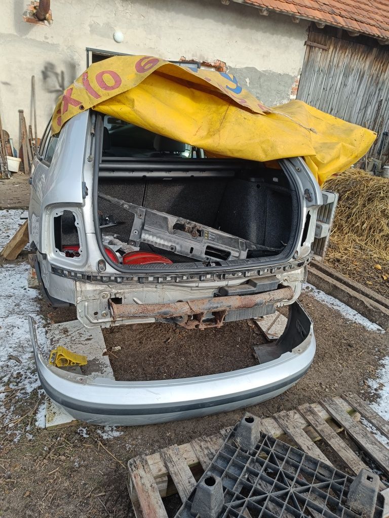 Pozostałości po Skoda Fabia I Kombi kod lakieru 9102