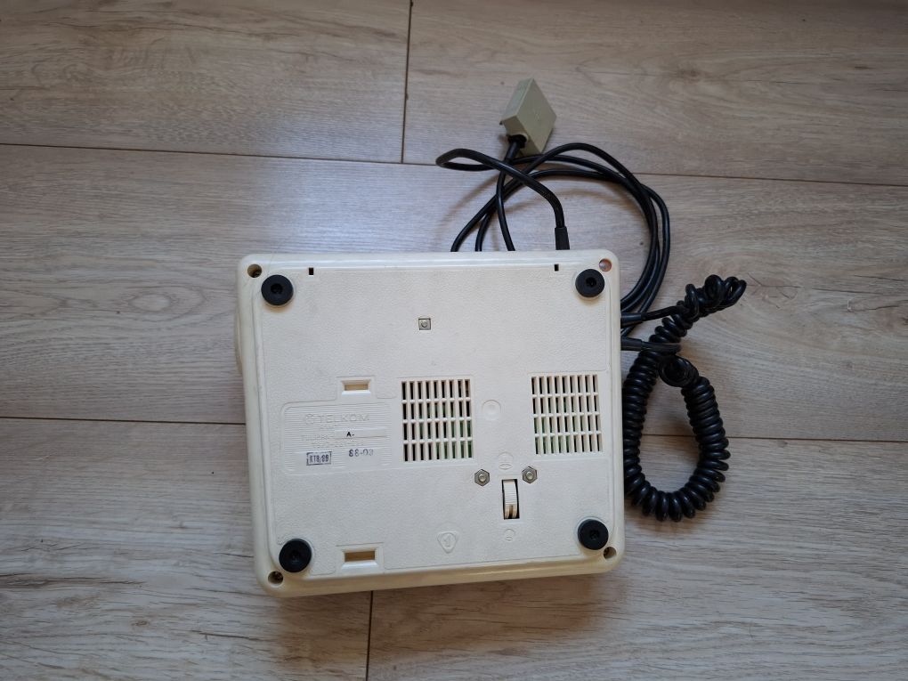 Stary telefon Telkom Tulipan PRL. stacjonarny z tarczą obrotową 1988