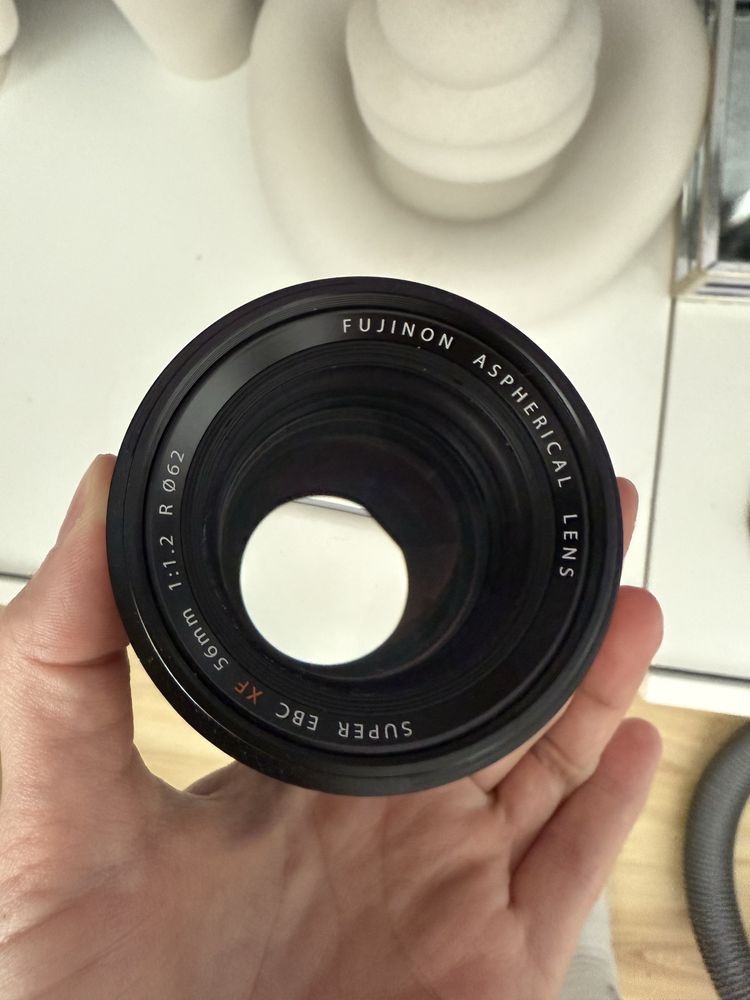 FUJIFILM X-T2 wraz z obiektywem FUJIFILM FUJINON XF 56MM F/1.2 R