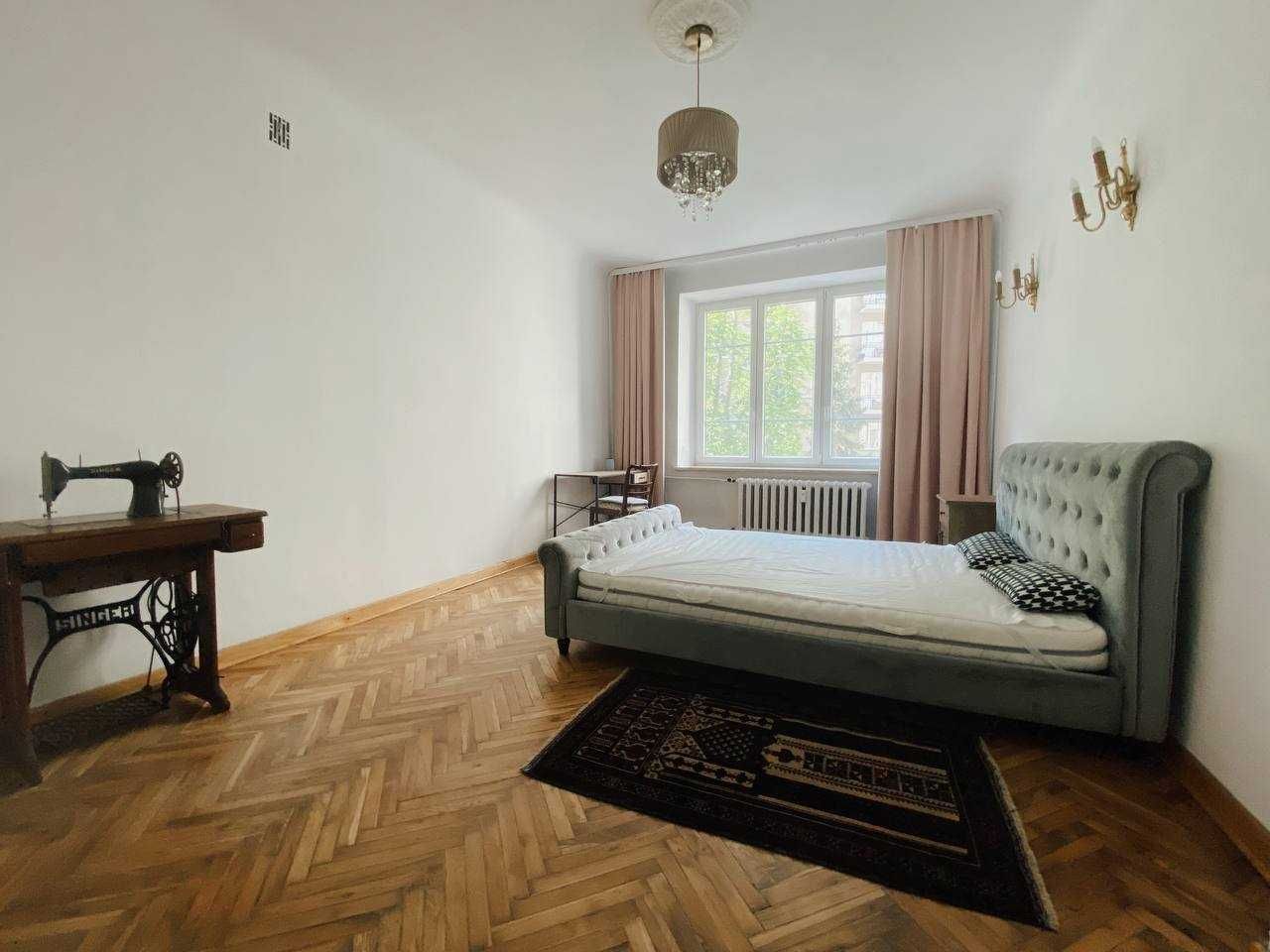 Apartament na Powiślu / 4 pokoje / Kamienica