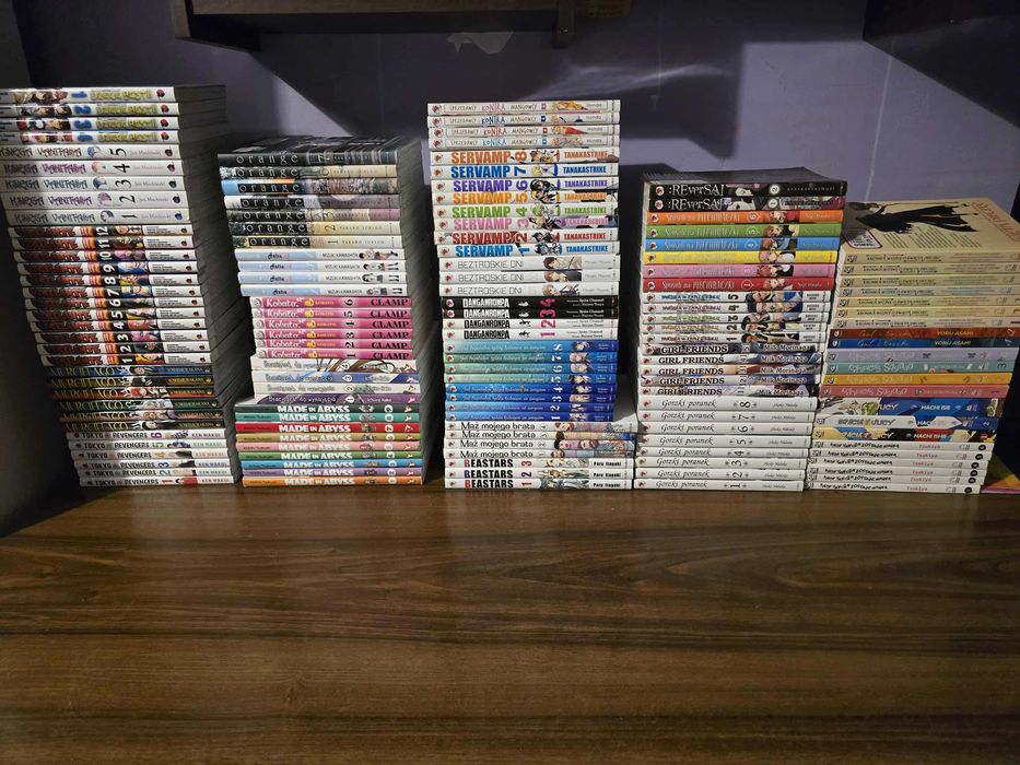 Dużo serii mang - polecam :) Kraków