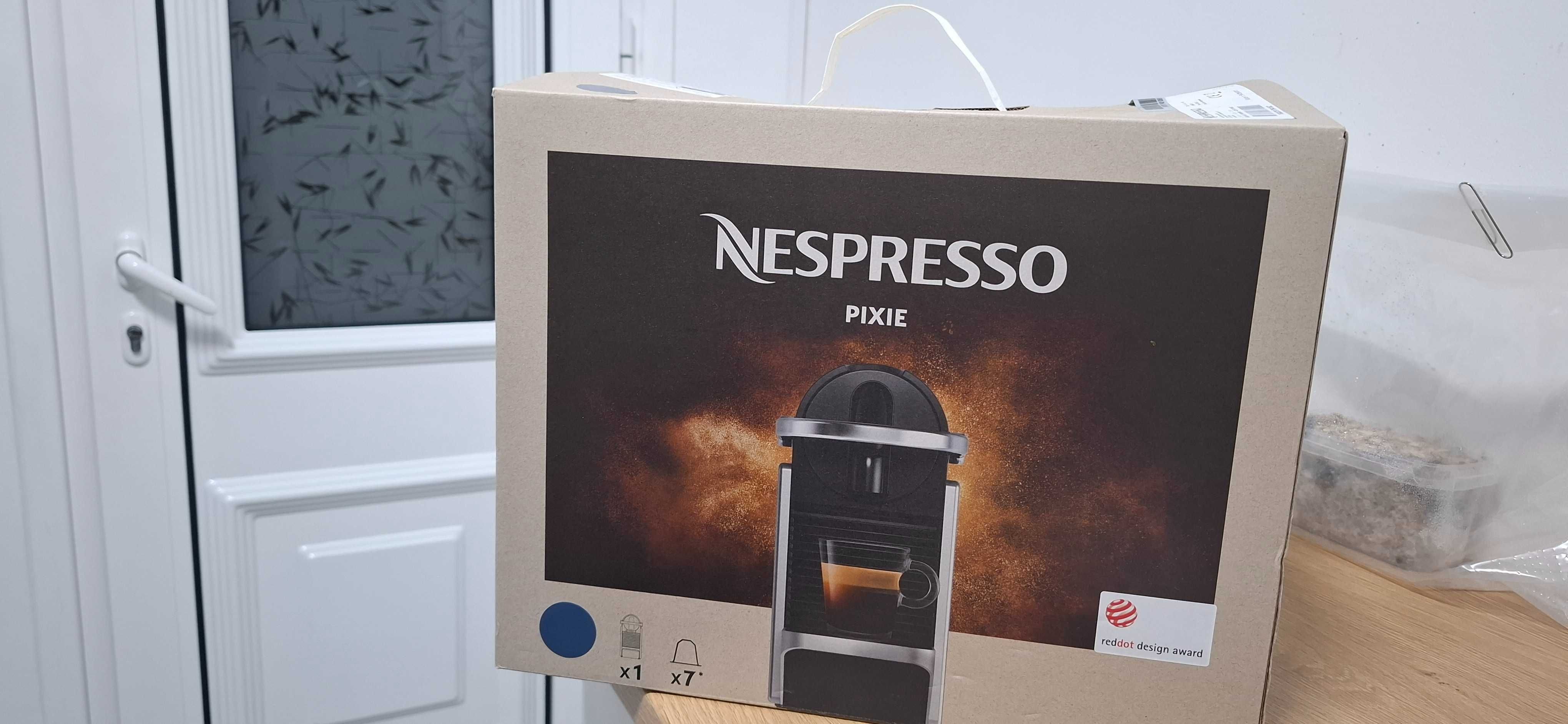 Máquina de Café NOVA Nespresso Pixie