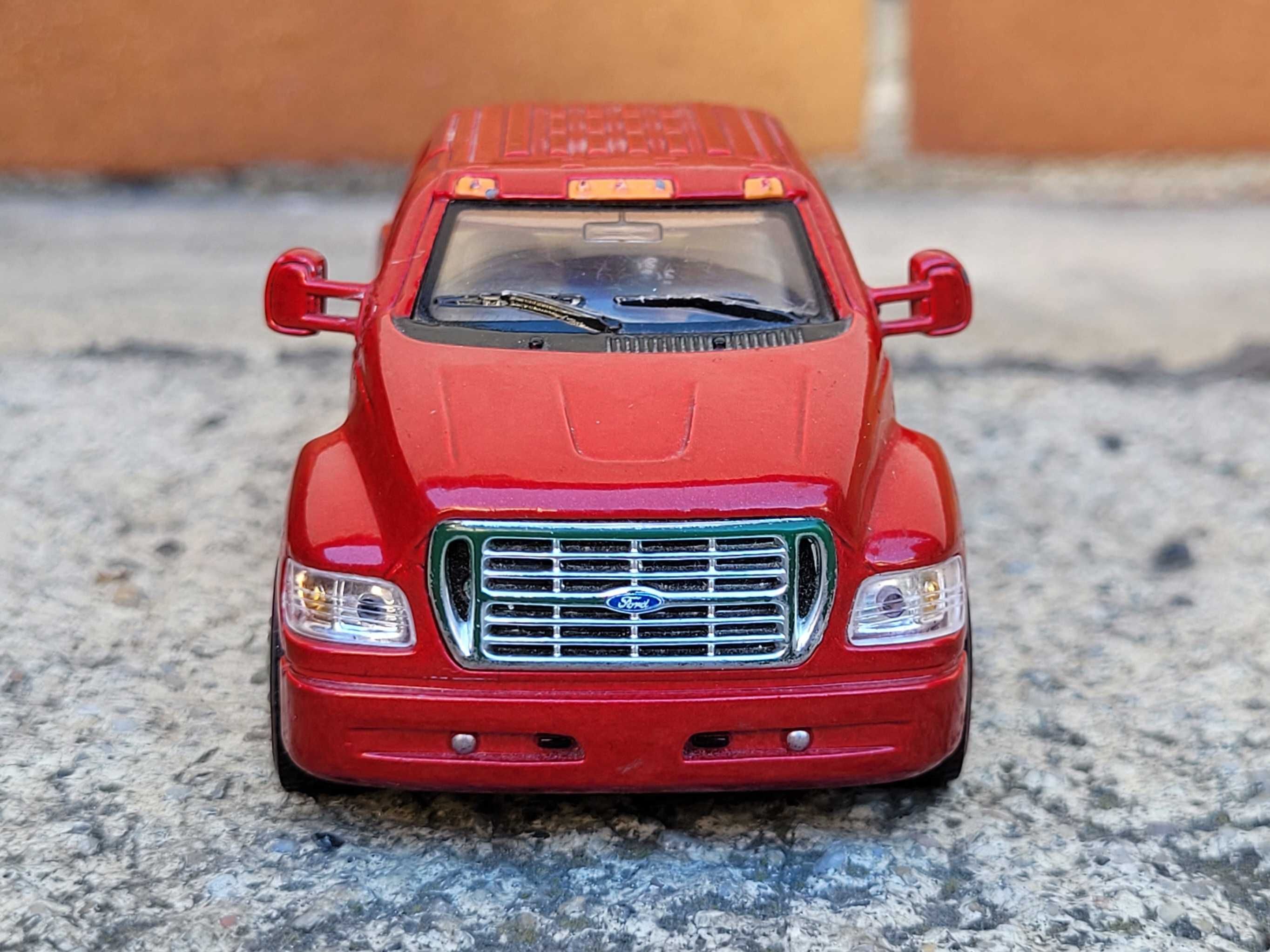 Kolekcja modeli Ford F-650 Super CrewZer Kinsmart 1:54 F - 650 Unikat