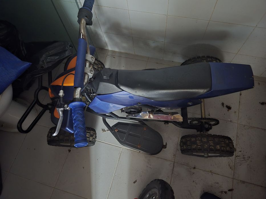 Moto 4 a gasolina criança