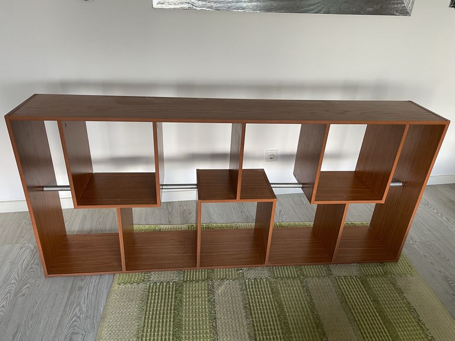 Estante em bom estado