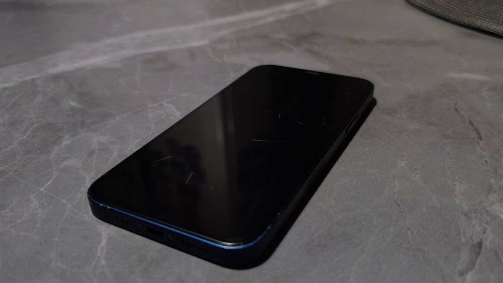 Отличный телефон IPhone 12 64gb Never Lock
