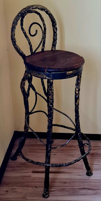 Krzesła i stoły. Kowalstwo artystyczne.