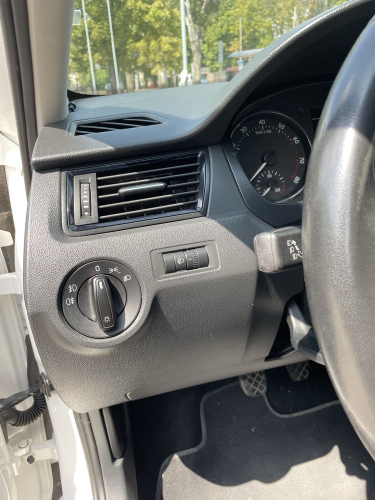 Skoda rapid 2013