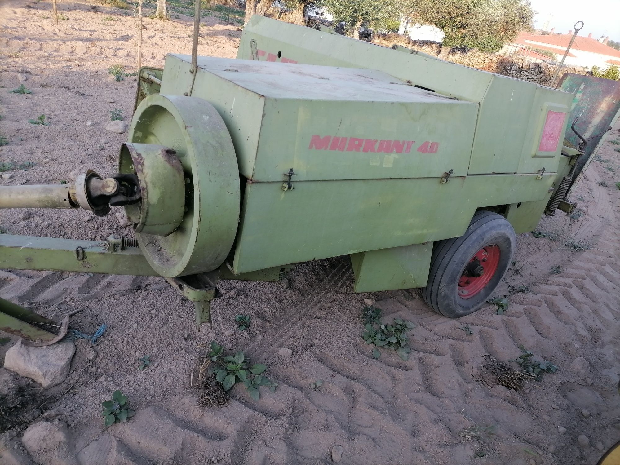 Vendo enfardadeira claas