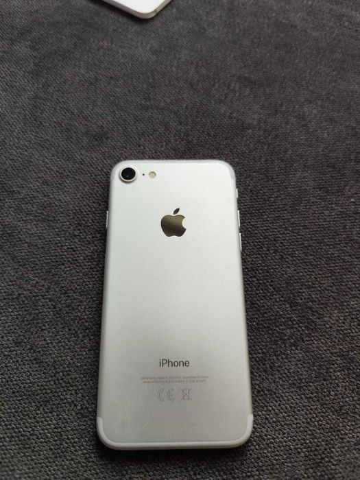 Smartfon Apple iPhone 7 2 GB / 32 GB 4G biały