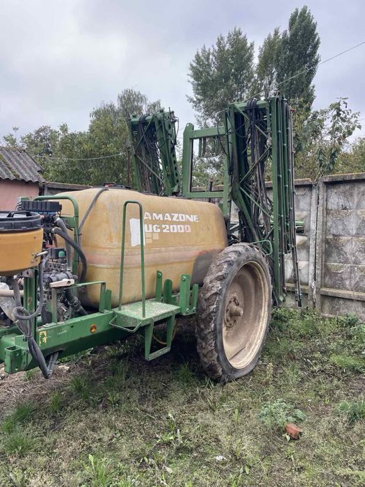 Продам Причіпний оприскувач amazone ug2000