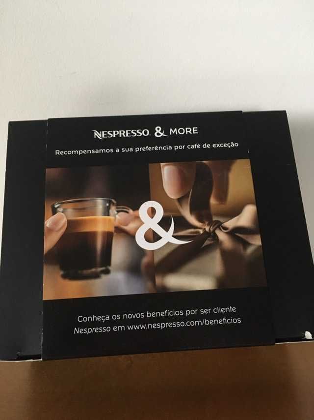 Nespresso:
Chávena Touch Espresso 80 ml - nova