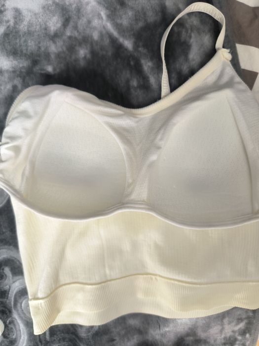 Топ молочний колір