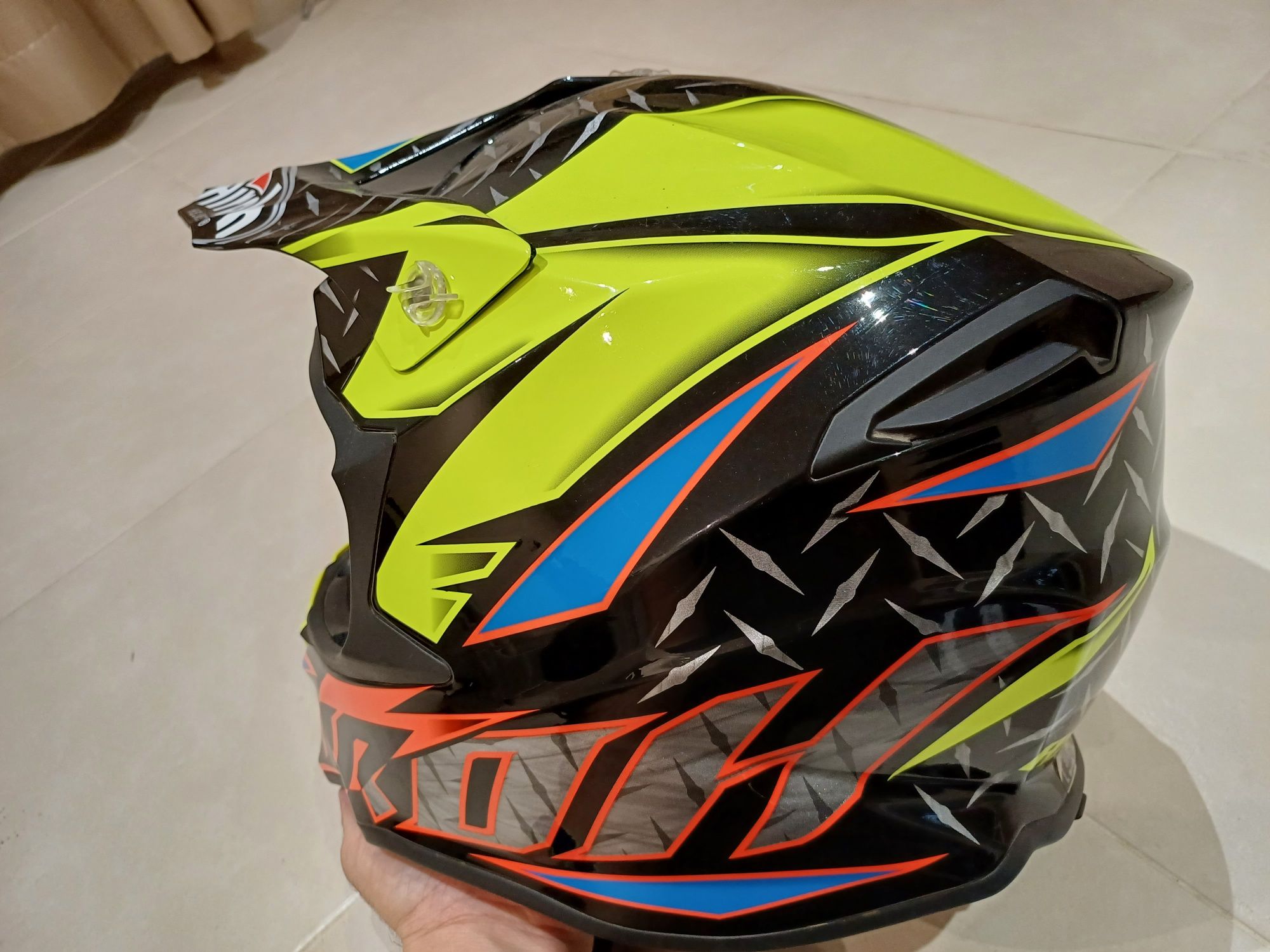 Capacete AIROH Twist Iron Laranja