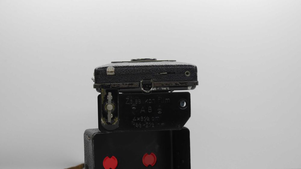 Stary aparat fotograficzny Zeiss Ikon Baby Box z oryginalnym etui