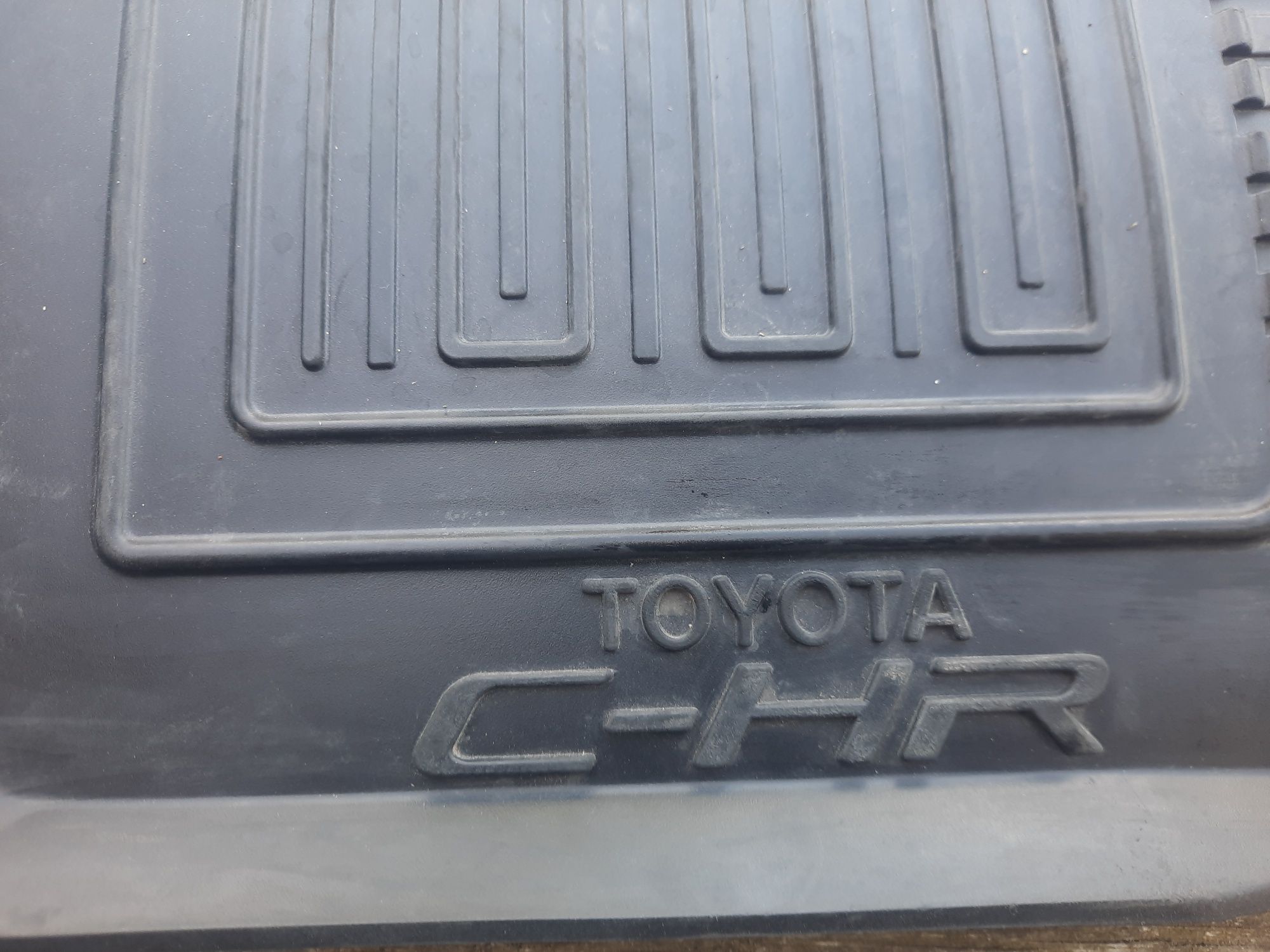 Oryginalne gumowe dywaniki Toyota CHR korytka