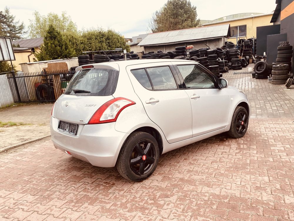 Suzuki swift 2011 poj 1.3 przeb 128 tys 4x4 zadbany