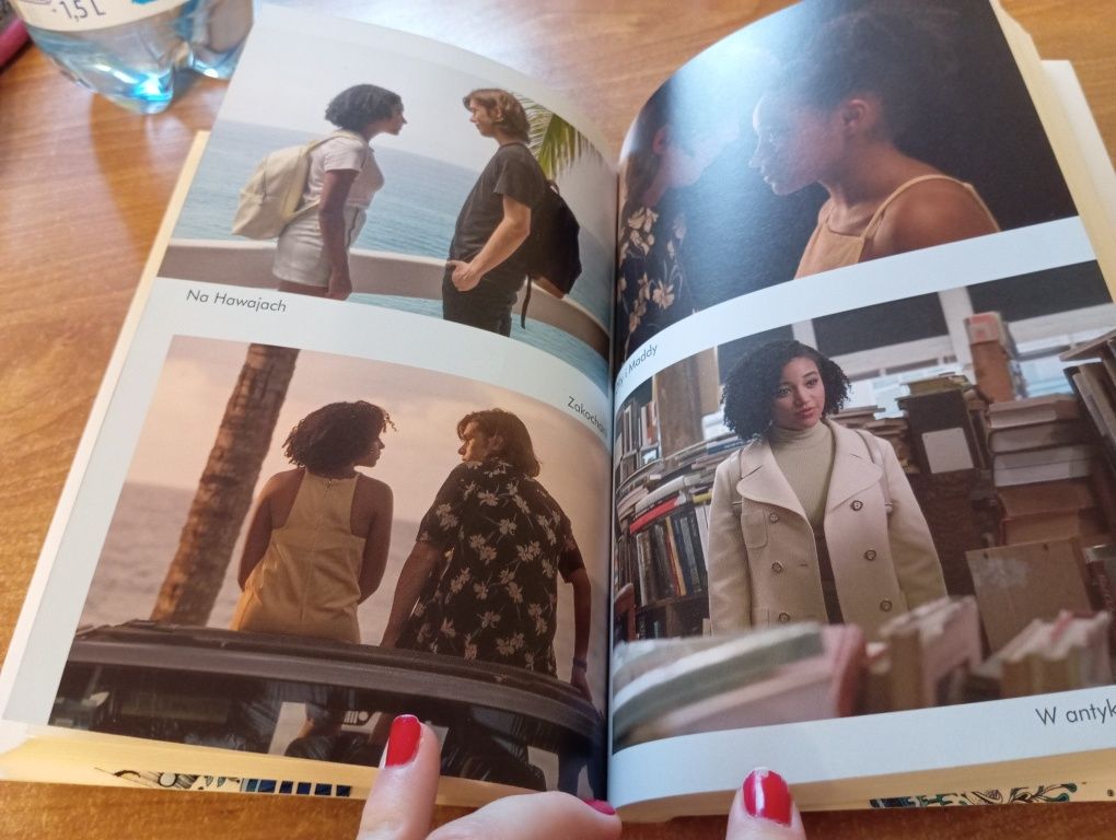 Książka Ponad Wszystko Nicola Yoon - wydanie filmowe ładne