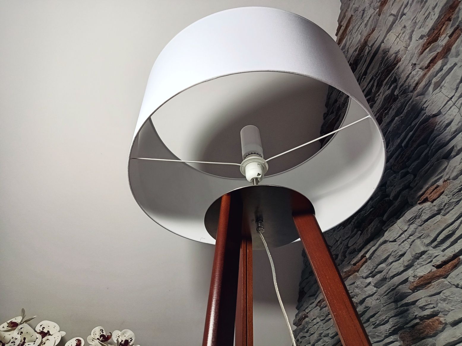 Nowa lampa, wysokość 170cm.