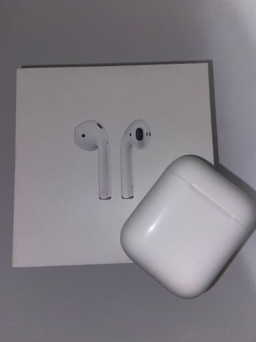 Навушники Apple AirPods 2 with Lightning Charging Case