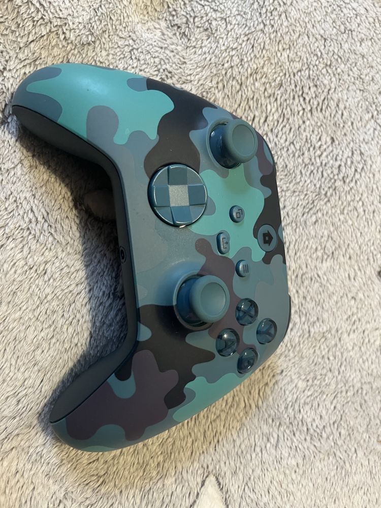 Продам Xbox Series S + 2 геймпади + бібліотека ігор