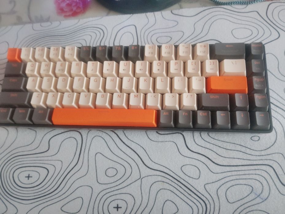 Продаю клавиатуру механика красные свечи без проводная клавиатура