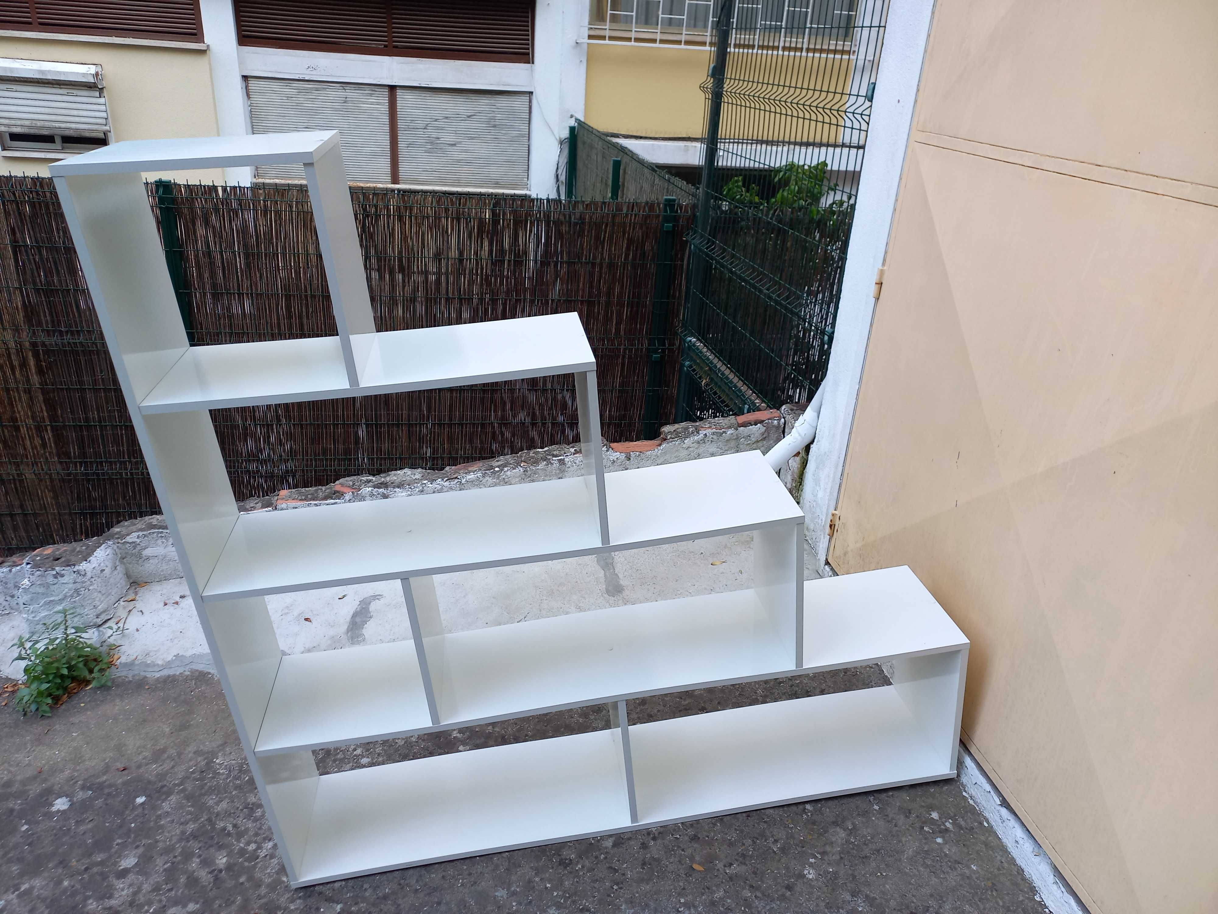 Estante Grande para Casa em Madeira